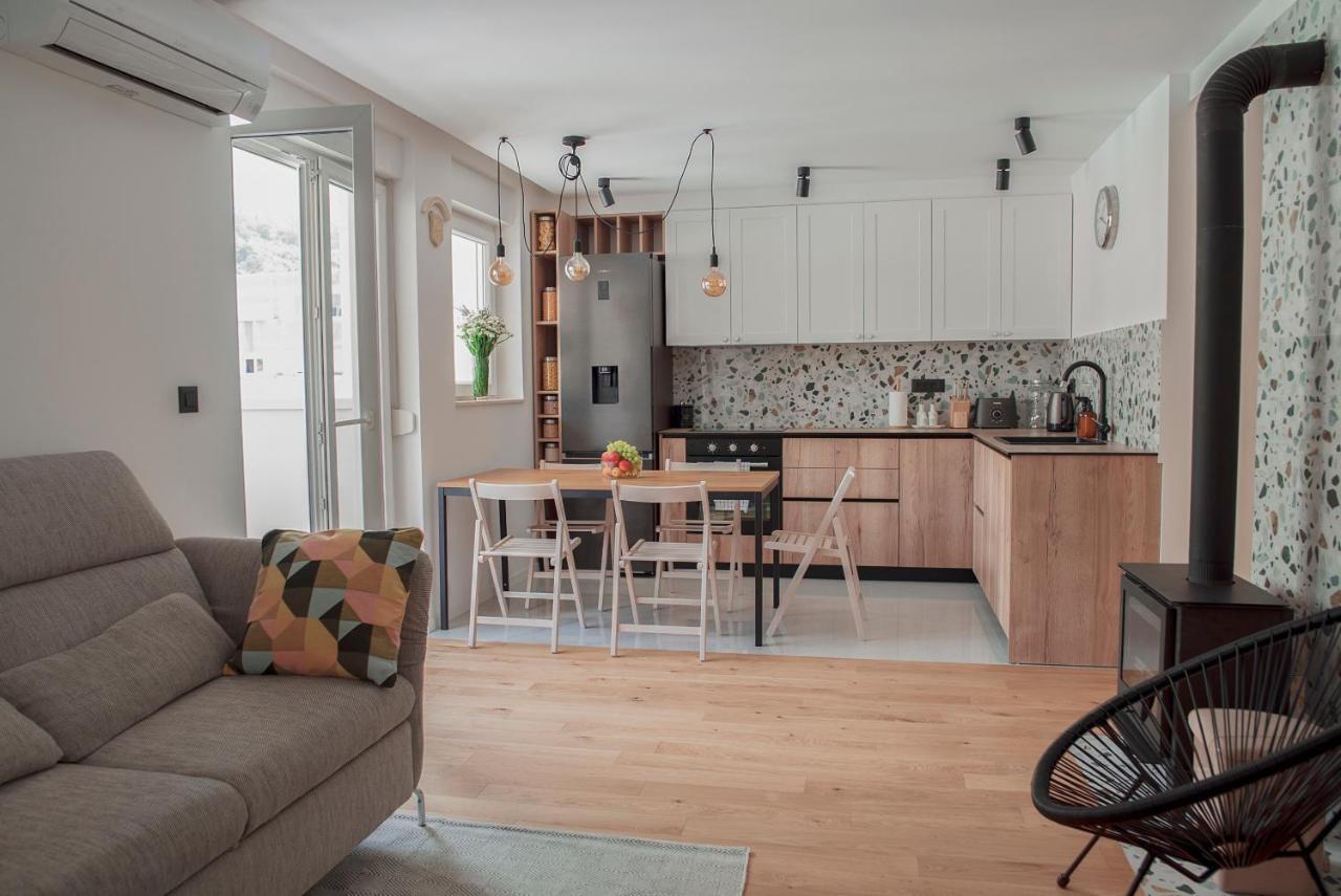 Apartment Vito Omiš Eksteriør billede